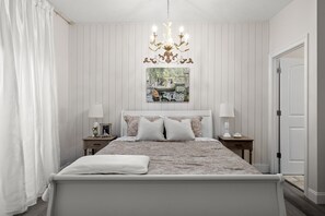1st Floor | Queen Bed | Ensuite