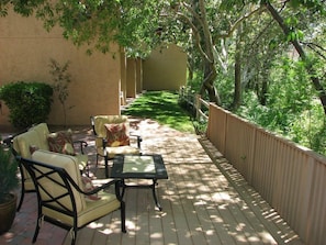 Unwind on a private deck surrounded by nature, featuring comfortable seating for leisurely afternoons in the heart of Sedona’s picturesque desert.