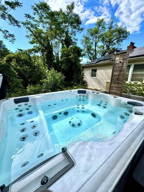 Bain à remous extérieur