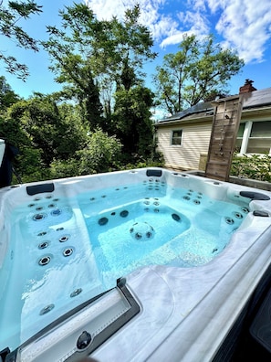 Bain à remous extérieur
