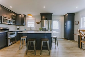 Brand New Kitchen l Fully Stocked l No need to pack the kitchen sink!