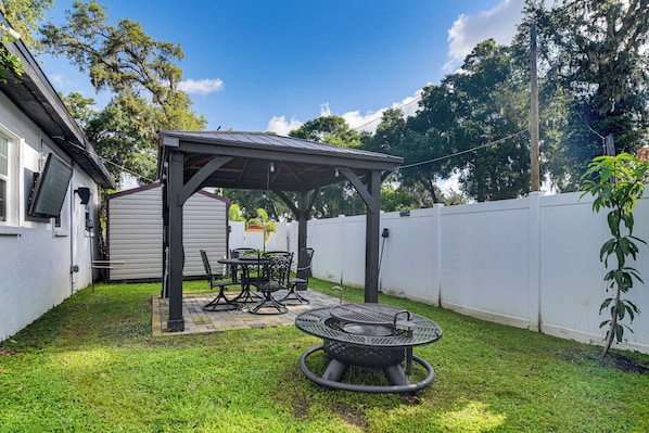 Valrico Vacation Rental | 2BR | 1BA | Step-Free Access | 800 Sq Ft