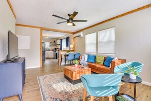 Living Room | Free WiFi | Smart TV | Mini-Split A/C