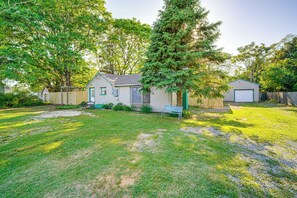 Exterior | Single-Story Home | 2 Small Steps for Access