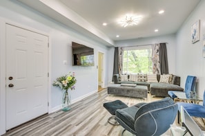 Living Area | Queen Sleeper Sofa | Smart TV | Board Games