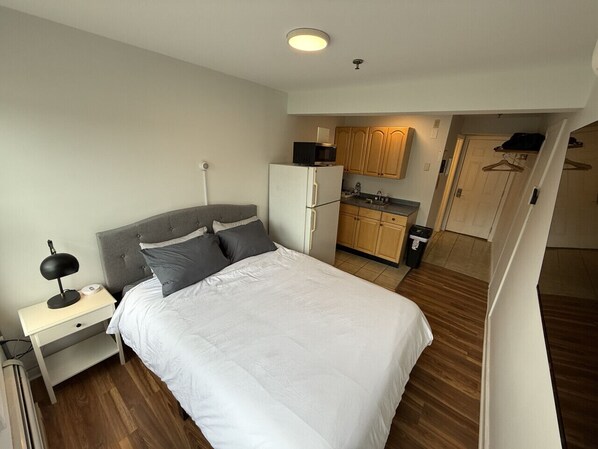 Queen Bedroom - 55" Roku TV