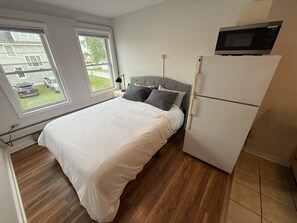 Queen Bedroom - Fridge and Microwave