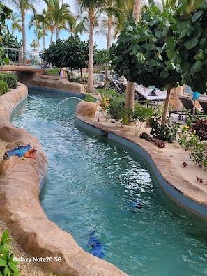 1114 sq ft Lazy River