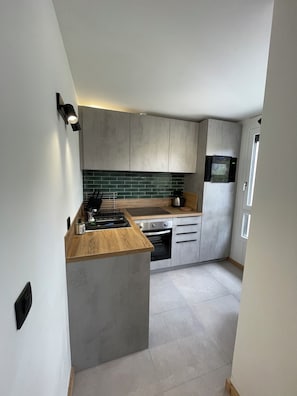 Fully equipped kitchen with dishwasher