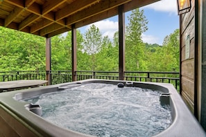 Outdoor spa tub