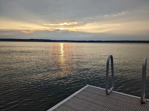 End each day with golden hour views over Colpoy’s Bay. This west-facing dock offers the perfect front-row seat for breathtaking sunsets.