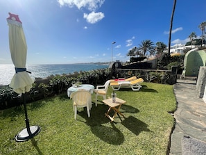 Terrasse / Liegewiese mit Blick auf die Dünen von Maspalomas