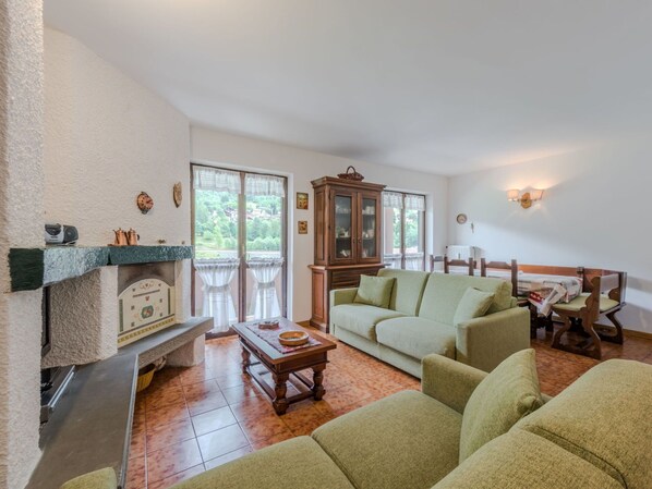 Möbel, Interior Design, Couch, Flooring, Decke, Holz, Fussboden, Zimmer, Wohnzimmer