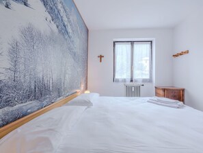 Schlafzimmer, Bedding, Bettdecke, Interior Design, Bett, Linens, Bettrahmen, Decke, Hartholz, Kissen
