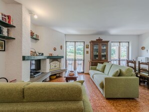 Möbel, Interior Design, Flooring, Holz, Fussboden, Couch, Zimmer, Wohnzimmer, Decke, Beleuchtung