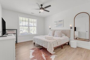 Primary bed room with king bed.