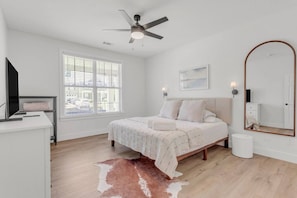 Primary bed room with king bed.