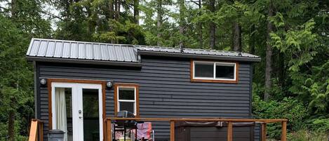 Tranquil Tiny Home deck with seating, hot-tub and BBQ