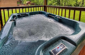 Hot tub + nature = ultimate relaxation!