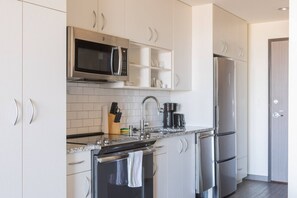 Full kitchen