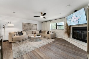 Indoors, Home Decor, Building, Furniture, Living Room
