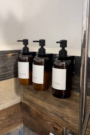 Bathroom amenities