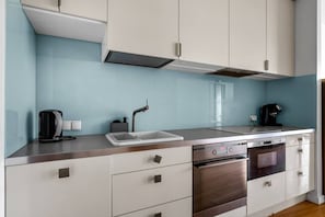 Kitchen with Dishwasher and Coffee Machine | Book Now with RENTUJEMY.COM