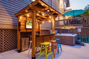 Relax in the large hot tub that seats seven (open and heated year round for no extra fee!). Cheer on your favorite team while drinking a cool drink at the Sweet Carolina Bar, equipped with an outdoor fridge and TV.