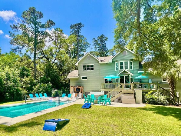 Welcome to Sweet Carolina Retreat, a beautiful Sea Pines home that has a rare combination of a spacious outdoor oasis along with a large fully fenced backyard. Relax in the large sports pool or hot tub, or gather around the fire pit or pool bar.
