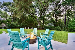 The backyard also has a resort-style gas fire pit (no firewood needed!) with 6 comfortable Adirondack style chairs. Enjoy catching up or sharing stories with your guests while roasting marshmallows over the fire pit.