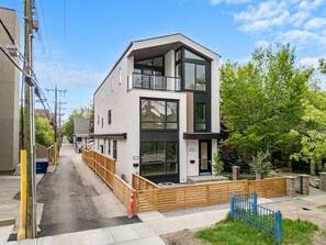 Exterior of La Maison & surrounding Kensington neighbourhood.