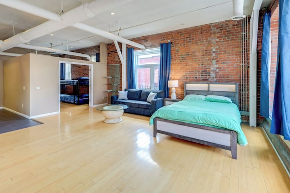 Omaha Vacation Rental | 1BR | 1BA | 960 Sq Ft | Steps to Enter