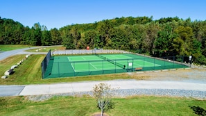 Enjoy access to community swimming pool, tennis courts, pickle ball, beach, and playground.
