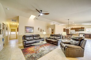 Living Room | Smart TV | Books | Free WiFi