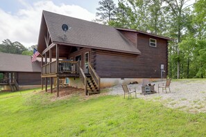 Cabin Exterior | Fire Pit w/ Seating