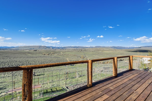 Pinedale Vacation Rental | 3BR | 3BA (1 Full + 2 Half) | Step-Free Entry