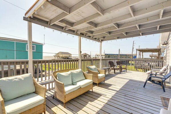 Freeport Vacation Rental | 3BR | 2BA | 2,200 Sq Ft | Stairs to Enter