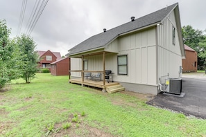 Home Exterior | 2-Story House