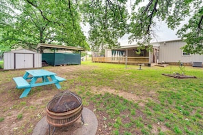 Backyard | Fire Pit | 1 Mi to Marina w/ Boat Ramp