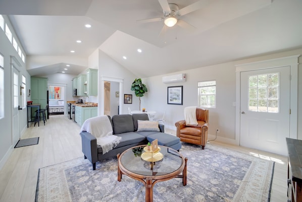Mcalester Vacation Rental | 2BR | 2BA | 850 Sq Ft | 3 Steps to Enter