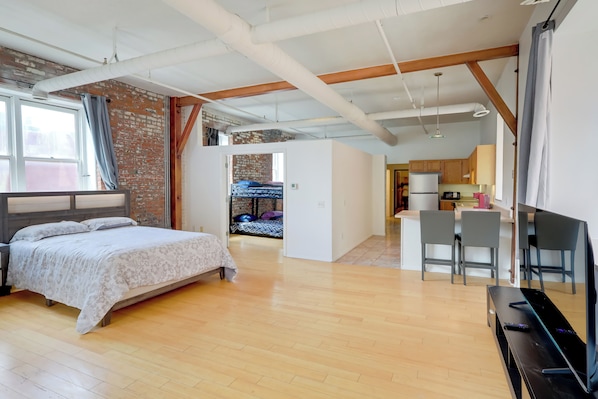 Omaha Vacation Rental | 1BR | 1BA | 960 Sq Ft | Steps to Enter