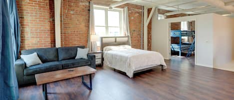 Omaha Vacation Rental | 1BR | 1BA | 960 Sq Ft | Steps to Enter