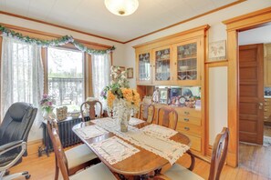 Dining Space | Dishware/Flatware
