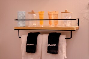 Bathroom amenities