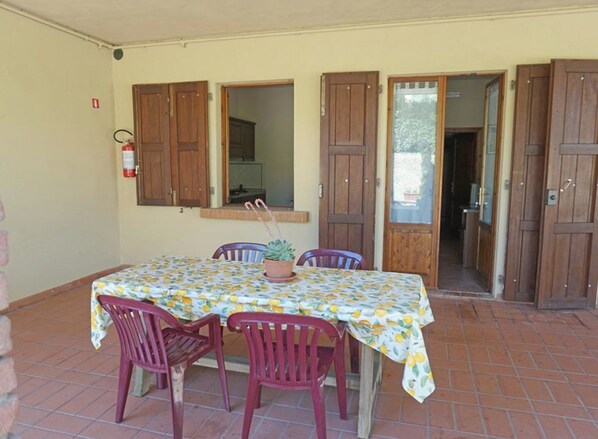 Outdoor dining