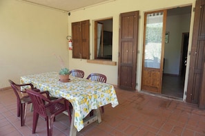 Outdoor dining