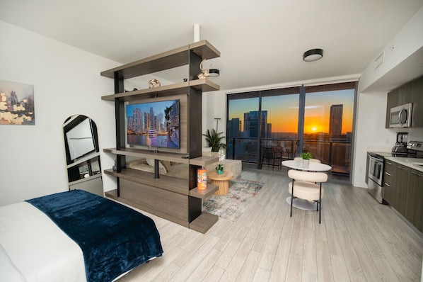Perfect for a city getaway! This stylish apartment offers comfort, convenience, and amazing views.