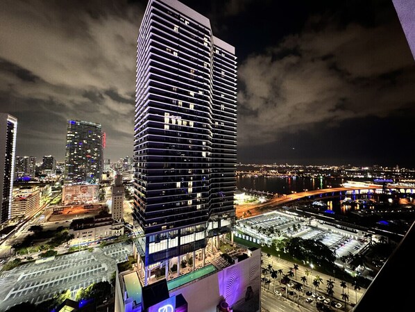 Wake up to spectacular nighttime views of the city skyline and the shimmering bay