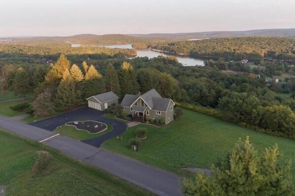 Overhead View Paradise Cove Vista wiht Deep Creek Lake in the Backround