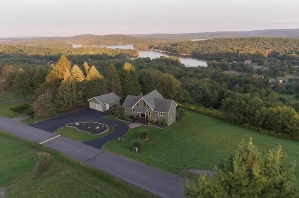 Overhead View Paradise Cove Vista wiht Deep Creek Lake in the Backround
